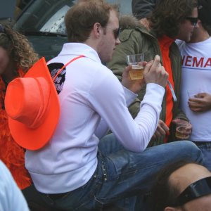 chapeau dans le dos